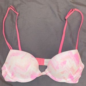 Gilly Hicks Super Push Up Plunge 32A